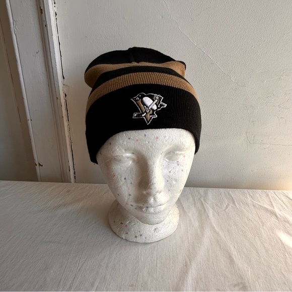 Zephyr Grafx Pittsburg Penquins Sprots Knit Beanie Hat - Picture 4 of 9